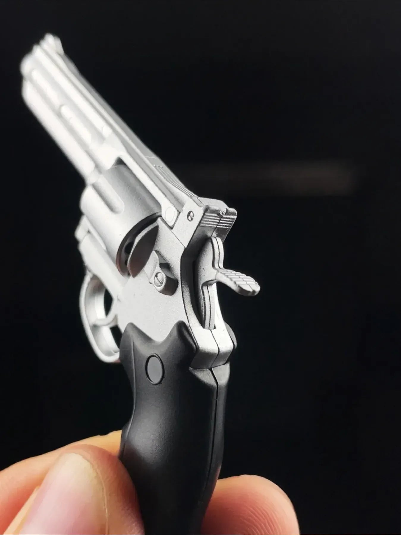 BL keychain gallery - Revolver Keychain - 3