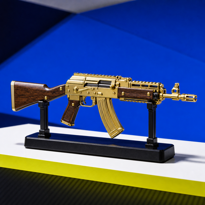 Gold Raider Display Model 1:3 non-firing collector display model detail